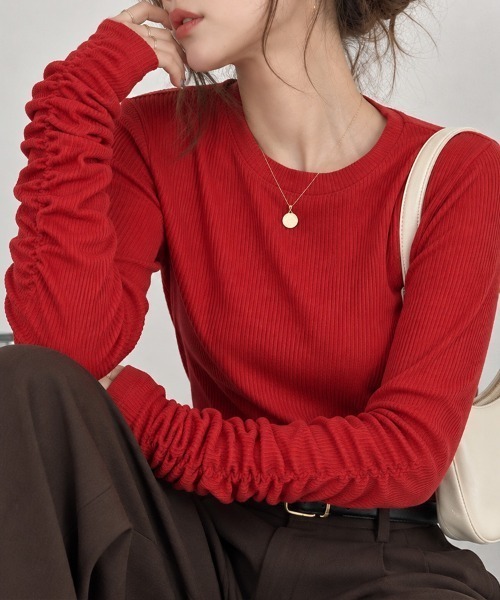CLOTHY(クロシィ)の「【くしゅ袖で差をつける。大人のこなれリブトップス】リブテレコ 長袖 シャーリング トップス 秋服(Tシャツ/カットソー・レディース・その他/ブラック/グレー/ネイビー/レッド/オフホワイト/ブラウン・MEDIUM/LARGE)」の6枚目の写真