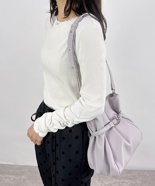CLOTHY(クロシィ)の「【くしゅ袖で差をつける。大人のこなれリブトップス】リブテレコ 長袖 シャーリング トップス 秋服(Tシャツ/カットソー・レディース・その他/ブラック/グレー/ネイビー/レッド/オフホワイト/ブラウン・MEDIUM/LARGE)」の21枚目の写真