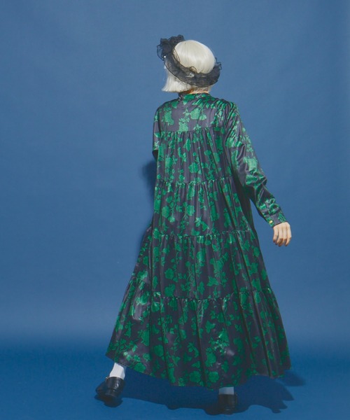 manana suerte（マニャーナスエルテ）の「(サイズ展開あり)イングリッシュローズ ティアードワンピース（ワンピース・レディース・ホワイト/ブラック・FREE/SMALL）」の6枚目の写真