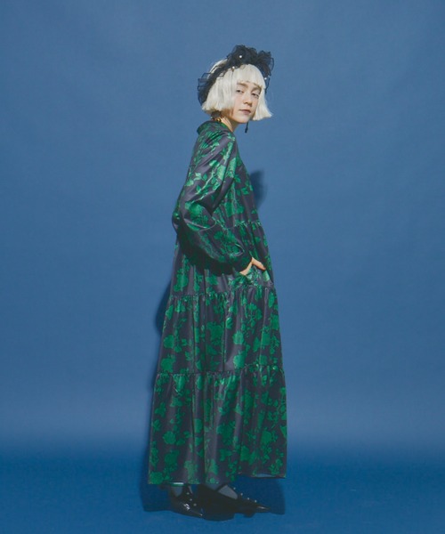 manana suerte（マニャーナスエルテ）の「(サイズ展開あり)イングリッシュローズ ティアードワンピース（ワンピース・レディース・ホワイト/ブラック・FREE/SMALL）」の11枚目の写真