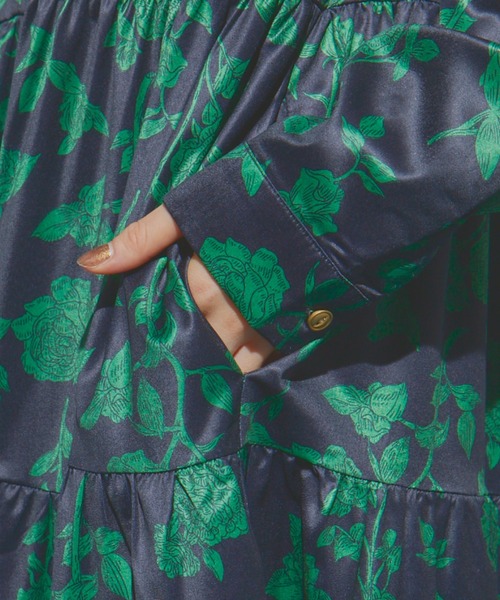 manana suerte（マニャーナスエルテ）の「(サイズ展開あり)イングリッシュローズ ティアードワンピース（ワンピース・レディース・ホワイト/ブラック・FREE/SMALL）」の9枚目の写真