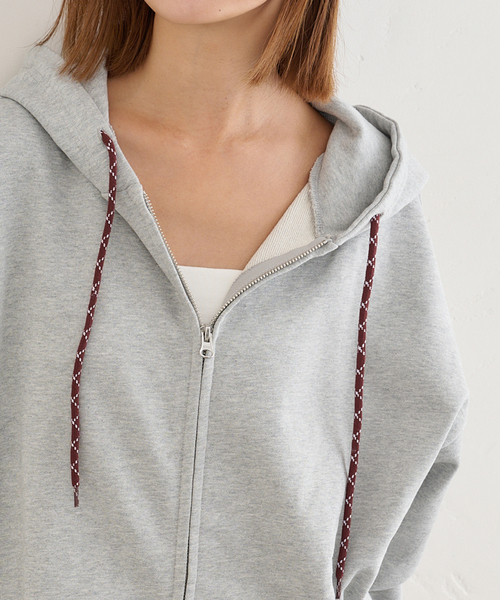 U by SPICK&SPAN（ユーバイスピックアンドスパン）の「ALORE/アローレ 別注ZIP HOODIE（パーカー・レディース・ブラック系その他/チャコールグレー・FREE）」の3枚目の写真