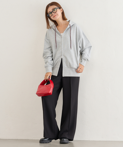 U by SPICK&SPAN（ユーバイスピックアンドスパン）の「ALORE/アローレ 別注ZIP HOODIE（パーカー・レディース・ブラック系その他/チャコールグレー・FREE）」の4枚目の写真