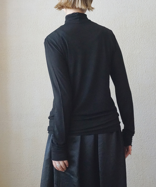 JOURNAL STANDARD LUXE（ジャーナルスタンダード　ラックス）の「シアージャージ タートルネックプルオーバー（Tシャツ/カットソー・レディース・ホワイト/ブラック/ブラック系その他・FREE）」の5枚目の写真