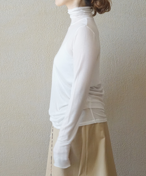 JOURNAL STANDARD LUXE（ジャーナルスタンダード　ラックス）の「シアージャージ タートルネックプルオーバー（Tシャツ/カットソー・レディース・ホワイト/ブラック/ブラック系その他・FREE）」の15枚目の写真