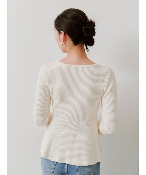 完売 新品タグ付 SNIDEL スクエアネックペプラムニットプルオーバー スクエアネックペプラムニットプルオーバー（ニット/セーター