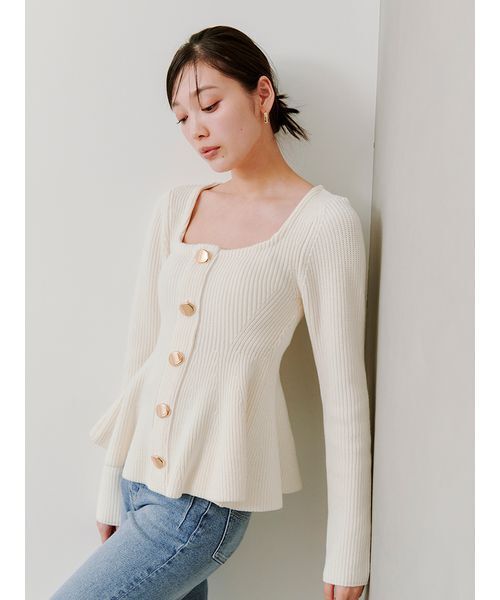 SNIDEL（スナイデル）の「スクエアネックペプラムニットプルオーバー（ニット/セーター・レディース・レッド/ブラック/アイボリー・F）」の9枚目の写真