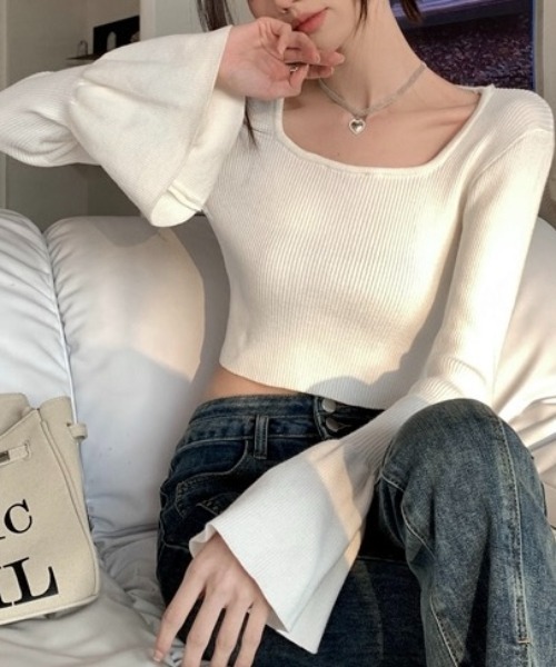 LADY LIKE(レディライク)の「ベルスリーブクロップド丈バックレースアップニット(ニット/セーター・レディース・ブラック/ホワイト/キャメル/テラコッタ・M)」の13枚目の写真