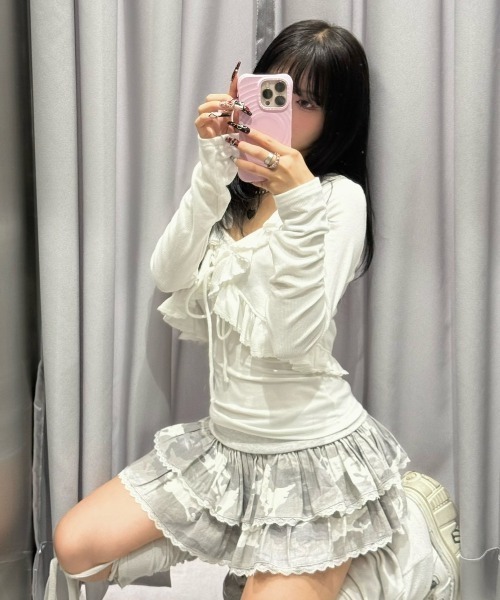 Never mind the XU / Chikashitsu+（ネバーマインド ザ エックスユー / チカシツプラス）の「【nmtc+】ruffing cami set cardigan / 【エヌエムティーシープラス】キャミセットカーディガン（カーディガン/ボレロ・レディース・ホワイト/グレー/チャコール・ONE SIZE）」の2枚目の写真