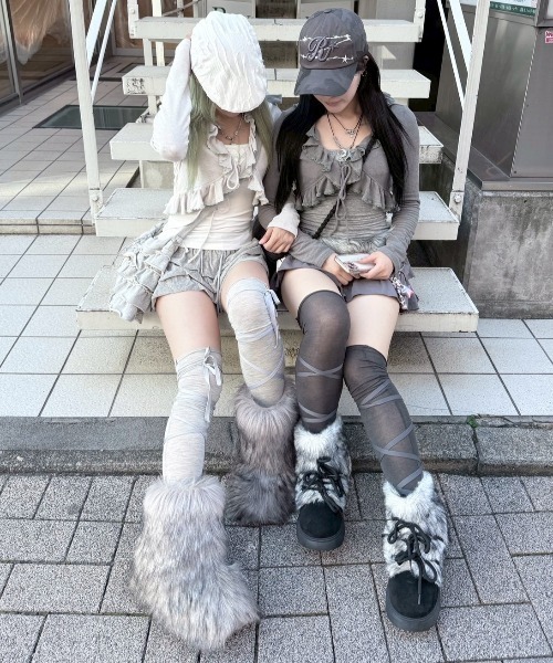 Never mind the XU / Chikashitsu+（ネバーマインド ザ エックスユー / チカシツプラス）の「【nmtc+】ruffing cami set cardigan / 【エヌエムティーシープラス】キャミセットカーディガン（カーディガン/ボレロ・レディース・ホワイト/グレー/チャコール・ONE SIZE）」の6枚目の写真