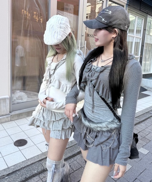 Never mind the XU / Chikashitsu+（ネバーマインド ザ エックスユー / チカシツプラス）の「【nmtc+】ruffing cami set cardigan / 【エヌエムティーシープラス】キャミセットカーディガン（カーディガン/ボレロ・レディース・ホワイト/グレー/チャコール・ONE SIZE）」の8枚目の写真