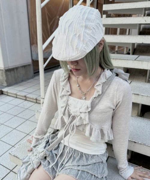 Never mind the XU / Chikashitsu+（ネバーマインド ザ エックスユー / チカシツプラス）の「【nmtc+】ruffing cami set cardigan / 【エヌエムティーシープラス】キャミセットカーディガン（カーディガン/ボレロ・レディース・ホワイト/グレー/チャコール・ONE SIZE）」の11枚目の写真