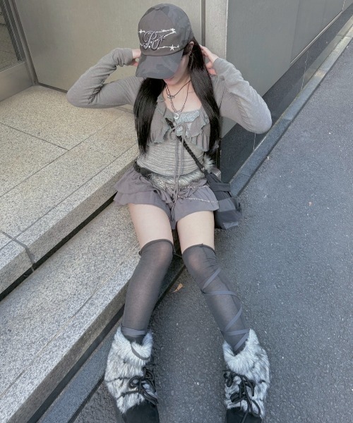 Never mind the XU / Chikashitsu+（ネバーマインド ザ エックスユー / チカシツプラス）の「【nmtc+】ruffing cami set cardigan / 【エヌエムティーシープラス】キャミセットカーディガン（カーディガン/ボレロ・レディース・ホワイト/グレー/チャコール・ONE SIZE）」の21枚目の写真