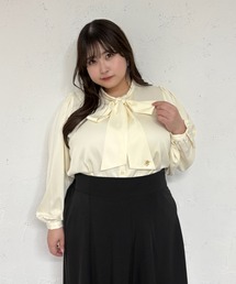 【大きいサイズ】チャーム付きロングスリーブボウタイブラウス