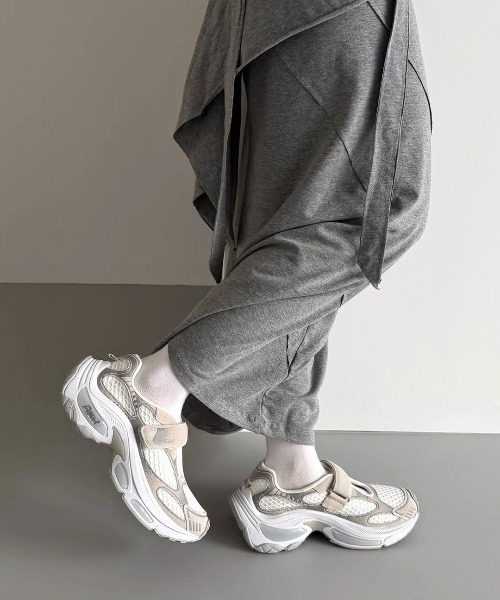 ASH（アッシュ）の「アッシュ【DRAKE】ボリュームメリージェーンスニーカー 厚底 5.5cmヒール（スニーカー・レディース・グレー/ブラウン/ブラック/ホワイト・36/37/38/39/35）」の2枚目の写真