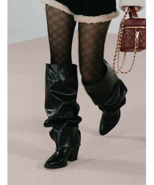 Darich（ダーリッチ）の「ポインテッドドレープロングブーツ（ブーツ・レディース・ブラック・S/M/L/XS/XL）」の16枚目の写真