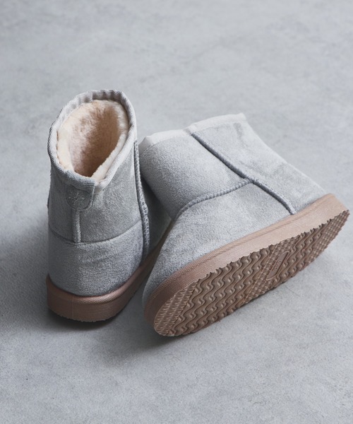 pairmanon（ペアマノン）の「【撥水】ワンポイント刺繍 フェイクムートン ブーツ（ブーツ・キッズ・ピンク/ベージュ/グレー系その他/チャコールグレー・15 /16/17/18/19/20）」の3枚目の写真