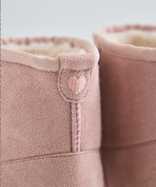 pairmanon（ペアマノン）の「【撥水】ワンポイント刺繍 フェイクムートン ブーツ（ブーツ・キッズ・ピンク/ベージュ/グレー系その他/チャコールグレー・15 /16/17/18/19/20）」の11枚目の写真
