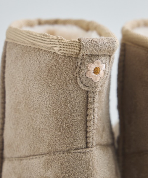 pairmanon（ペアマノン）の「【撥水】ワンポイント刺繍 フェイクムートン ブーツ（ブーツ・キッズ・ピンク/ベージュ/グレー系その他/チャコールグレー・15 /16/17/18/19/20）」の17枚目の写真