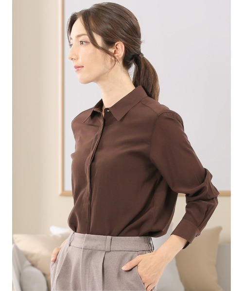 m.f.editorial（エムエフエディトリアル）の「【ウォッシャブル】レーヨン混 レギュラーカラー 比翼長袖ブラウス（シャツ/ブラウス・レディース・ダークウッド/ネイビー/ホワイト/サックスブルー・LARGE/S/X-LARGE/MEDIUM）」の3枚目の写真