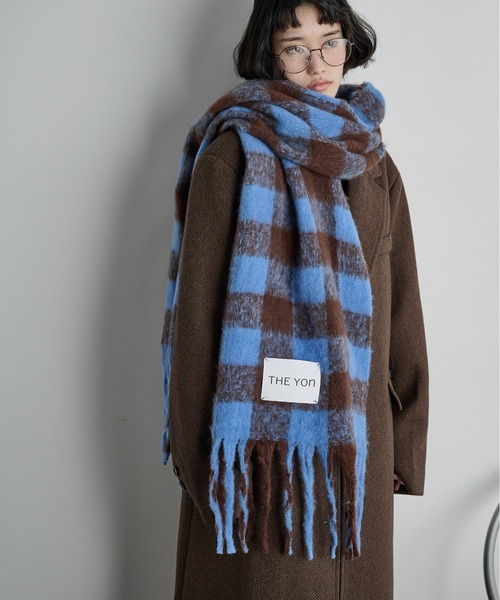 THE YOn（ザヨン）の「ギンガムチェックフリンジマフラー（マフラー・レディース・ブルー/ブラック/ピンク・FREE）」の2枚目の写真