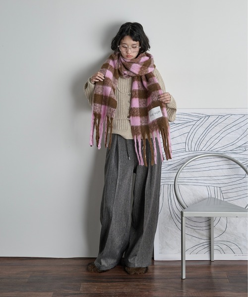 THE YOn（ザヨン）の「ギンガムチェックフリンジマフラー（マフラー・レディース・ブルー/ブラック/ピンク・FREE）」の19枚目の写真