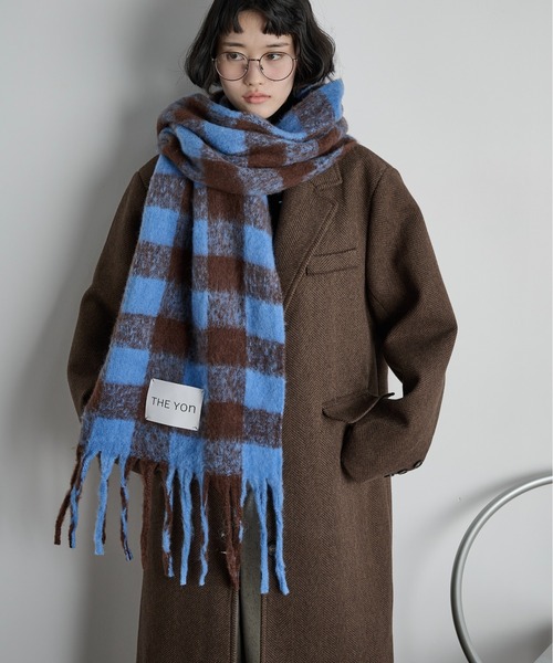 THE YOn（ザヨン）の「ギンガムチェックフリンジマフラー（マフラー・レディース・ブルー/ブラック/ピンク・FREE）」の6枚目の写真