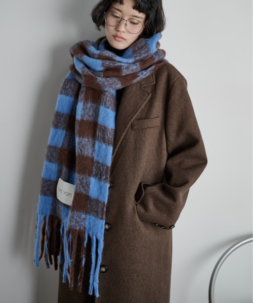 THE YOn（ザヨン）の「ギンガムチェックフリンジマフラー（マフラー・レディース・ブルー/ブラック/ピンク・FREE）」の8枚目の写真