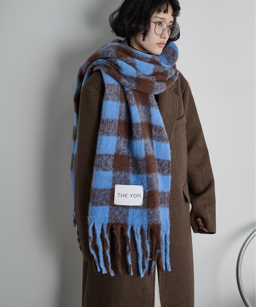 THE YOn（ザヨン）の「ギンガムチェックフリンジマフラー（マフラー・レディース・ブルー/ブラック/ピンク・FREE）」の7枚目の写真