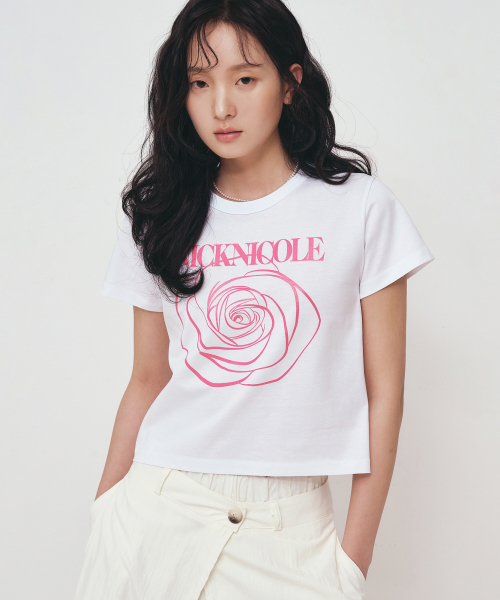 NICK&NICOLE(ニックアンドニコール)の「ROSE SIGNATURE CROP TOP_WHITE PINK(Tシャツ/カットソー・レディース・その他・FREE)」の1枚目の写真