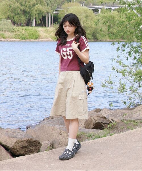 LMR（エルエムアール）の「ナンバー レタリング クロップ リンガー Tシャツ PLUMBERRY（Tシャツ/カットソー・レディース・バーガンディー・FREE）」の4枚目の写真
