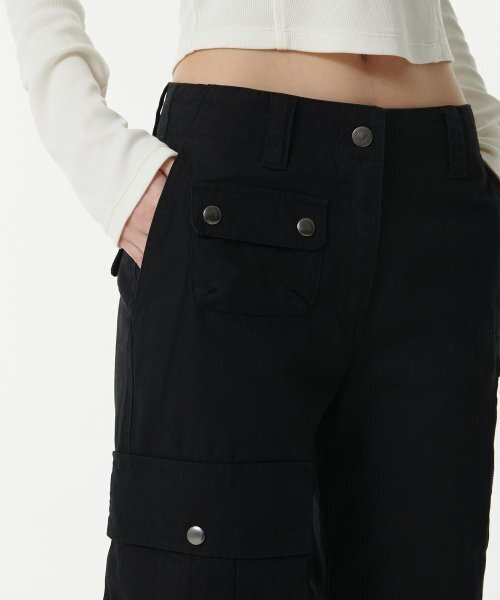 MUSINSA STANDARD WOMAN（ムシンサスタンダードウーマン）の「ウィメンズセミブーツカットユーティリティカーゴパンツ[ブラック]（その他パンツ・レディース・その他・30/25/27/28/29/24/26）」の5枚目の写真