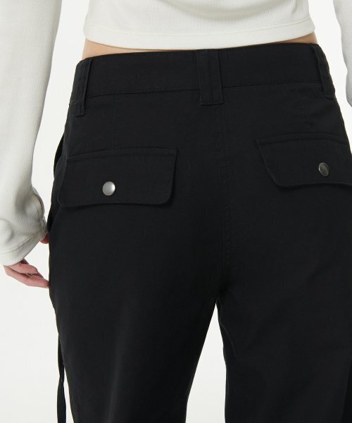 MUSINSA STANDARD WOMAN（ムシンサスタンダードウーマン）の「ウィメンズセミブーツカットユーティリティカーゴパンツ[ブラック]（その他パンツ・レディース・その他・30/25/27/28/29/24/26）」の8枚目の写真