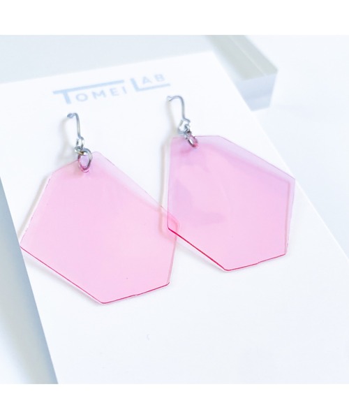 tone(トーン)の「【TOMEI LAB】ビニール 変形六角 ピアス(MA)(ピアス(両耳用)・レディース・パープル/イエロー/オレンジ/ピンク・FREE)」の1枚目の写真