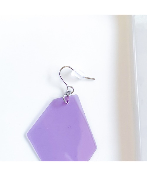 tone(トーン)の「【TOMEI LAB】ビニール 変形六角 ピアス(MA)(ピアス(両耳用)・レディース・パープル/イエロー/オレンジ/ピンク・FREE)」の8枚目の写真