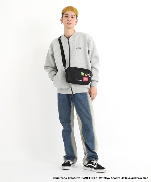 Manhattan Portage（マンハッタンポーテージ）の「JOGGER (L) JPN VER 2 Pokemon 25 ZA（ショルダーバッグ・メンズ・ブラック・X-SMALL）」の2枚目の写真