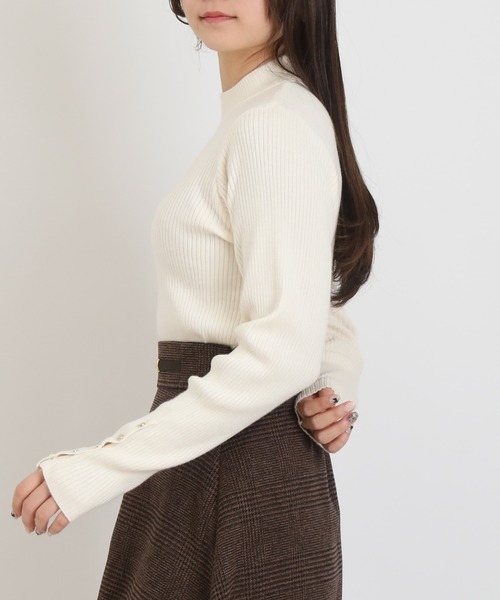 TRUDEA（トルディア）の「袖ボタンリブニット（ニット/セーター・レディース・アイボリー/ブラック/ワイン・MEDIUM）」の14枚目の写真