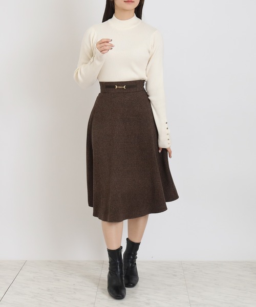 TRUDEA（トルディア）の「袖ボタンリブニット（ニット/セーター・レディース・アイボリー/ブラック/ワイン・MEDIUM）」の17枚目の写真