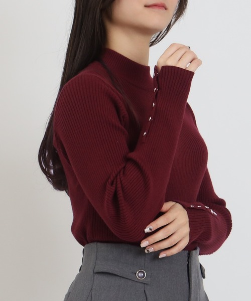 TRUDEA（トルディア）の「袖ボタンリブニット（ニット/セーター・レディース・アイボリー/ブラック/ワイン・MEDIUM）」の4枚目の写真