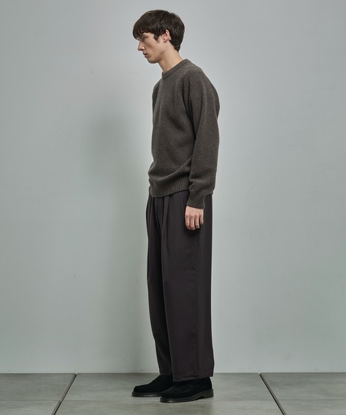 ATON（エイトン）の「【ATON】LAMBS WOOL CREWNECK SWEATER／軽くて毎日着られる定番ニット（ニット/セーター・メンズ・ブラック/グレー/ブラウン・2/4/6）」の11枚目の写真