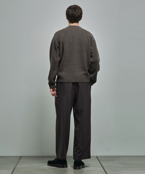 ATON（エイトン）の「【ATON】LAMBS WOOL CREWNECK SWEATER／軽くて毎日着られる定番ニット（ニット/セーター・メンズ・ブラック/グレー/ブラウン・2/4/6）」の12枚目の写真