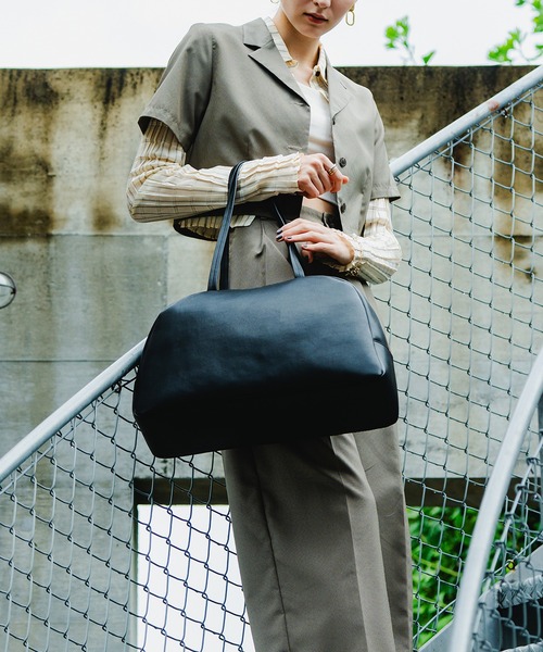 LA MARGE（ラマージ）の「【LA MARGE】【本革 / A4対応】レザー ラウンド ボストンバッグ (L)（ボストンバッグ・レディース・グレイッシュベージュ/ブラック/ダークブラウン・FREE）」の7枚目の写真