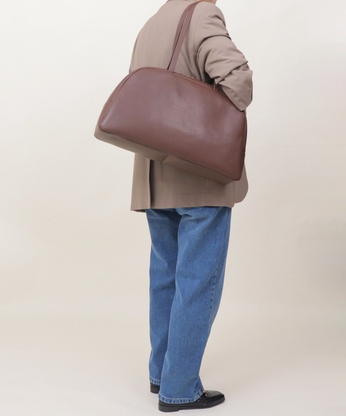LA MARGE（ラマージ）の「【LA MARGE】【本革 / A4対応】レザー ラウンド ボストンバッグ (L)（ボストンバッグ・レディース・グレイッシュベージュ/ブラック/ダークブラウン・FREE）」の11枚目の写真