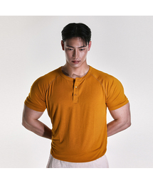 RVD（アールブイディー）の「トラベルヒートウェアマッスルフィットヘンリーネック（オレンジ）（Tシャツ/カットソー）」