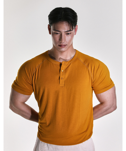 RVD(アールブイディー)の「トラベルヒートウェアマッスルフィットヘンリーネック(オレンジ)(Tシャツ/カットソー・メンズ・その他・2XL/X-LARGE)」の2枚目の写真