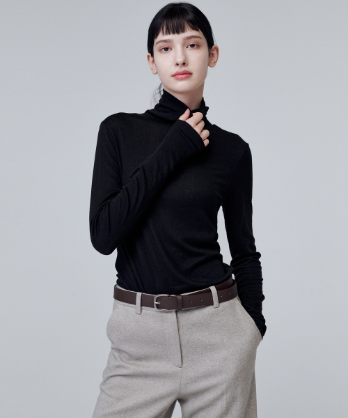 MALOUPE(マロップ)の「5101 ウールブレンドロータートルネックTシャツ (ブラック)(Tシャツ/カットソー・レディース・ブラック・FREE)」の1枚目の写真