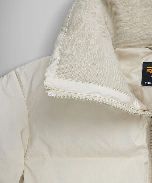 Alpha Industries（アルファインダストリーズ）の「Alpha Industries/アルファインダストリーズ/SIERRA SHORT PUFFER W/ウィメンズ シエラ ショート パファー（その他アウター・レディース・ブラック/ホワイト・M/S）」の15枚目の写真