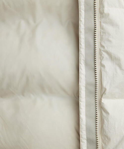 Alpha Industries（アルファインダストリーズ）の「Alpha Industries/アルファインダストリーズ/SIERRA SHORT PUFFER W/ウィメンズ シエラ ショート パファー（その他アウター・レディース・ブラック/ホワイト・M/S）」の5枚目の写真