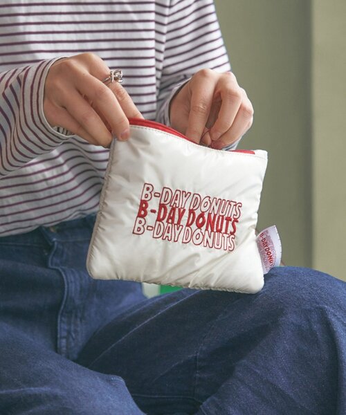 BIRTHDAY BAR（バースデイバー）の「≪BIRTHDAY BARオリジナル≫【B-DAY DONUTS】ドーナッツ刺繍ポーチ（ポーチ・レディース・ホワイト/シルバー・0）」の2枚目の写真