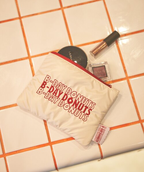 BIRTHDAY BAR（バースデイバー）の「≪BIRTHDAY BARオリジナル≫【B-DAY DONUTS】ドーナッツ刺繍ポーチ（ポーチ・レディース・ホワイト/シルバー・0）」の3枚目の写真